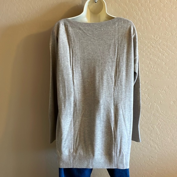 LOFT lightweight oversized, knit sweater like new condition size medium - Picture 2 of 4